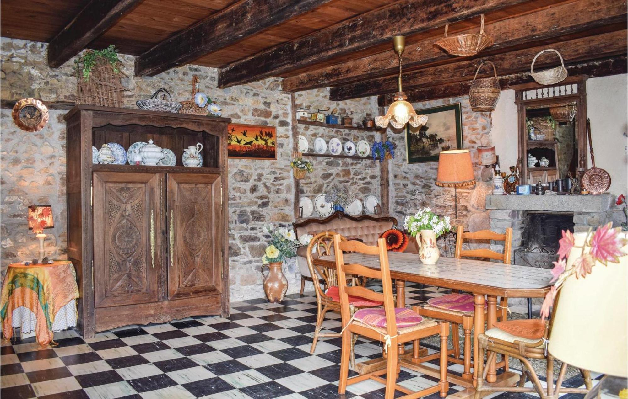 Lovely Home In Le Faouet With Kitchen Exterior foto